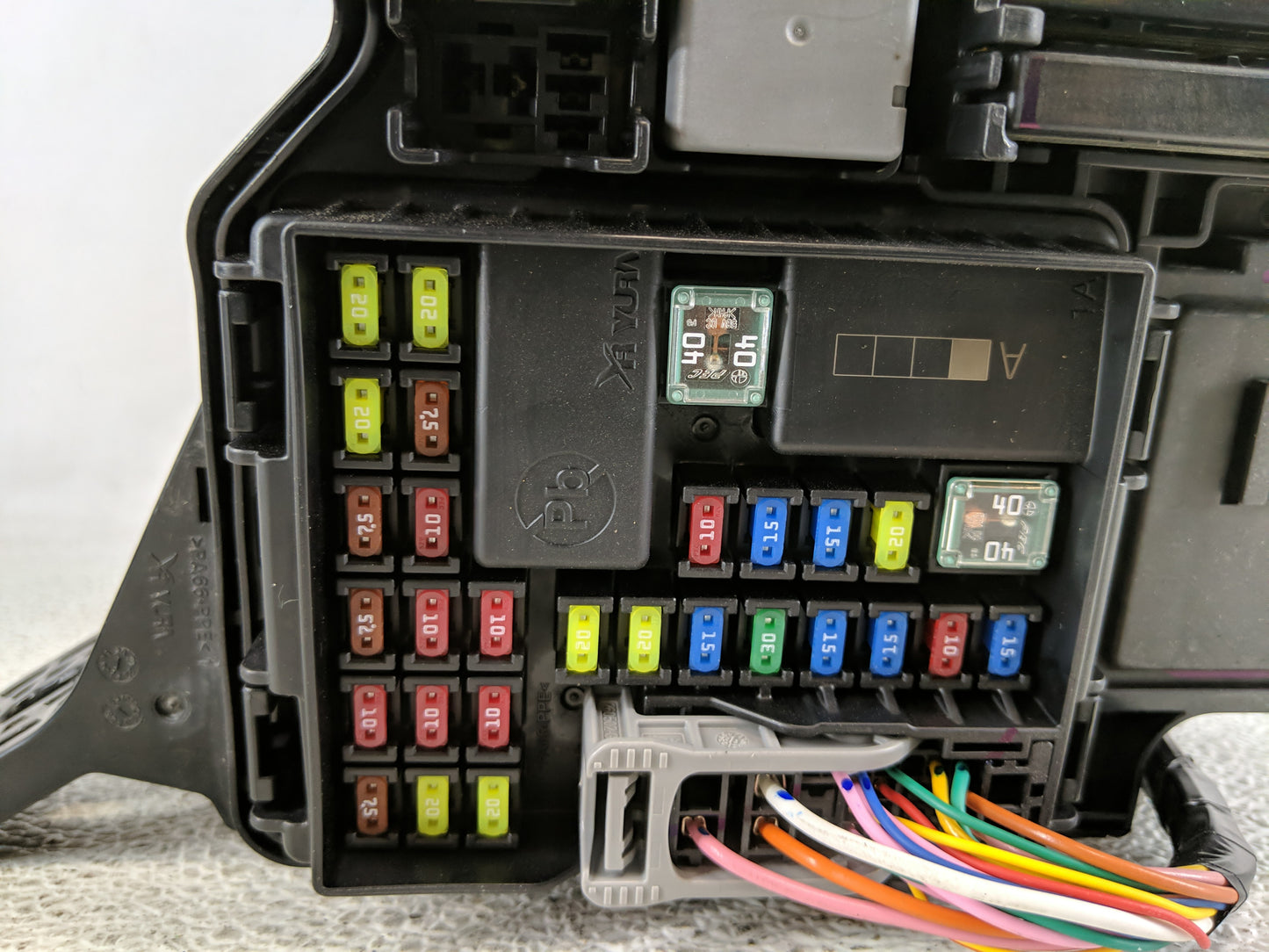 2012-2013 Hyundai Accent Fusebox Fuse Box Panel Relay Module P/N:91220R5120MB Fits Fits 2012 2013 OEM Used Auto Parts - Oemu