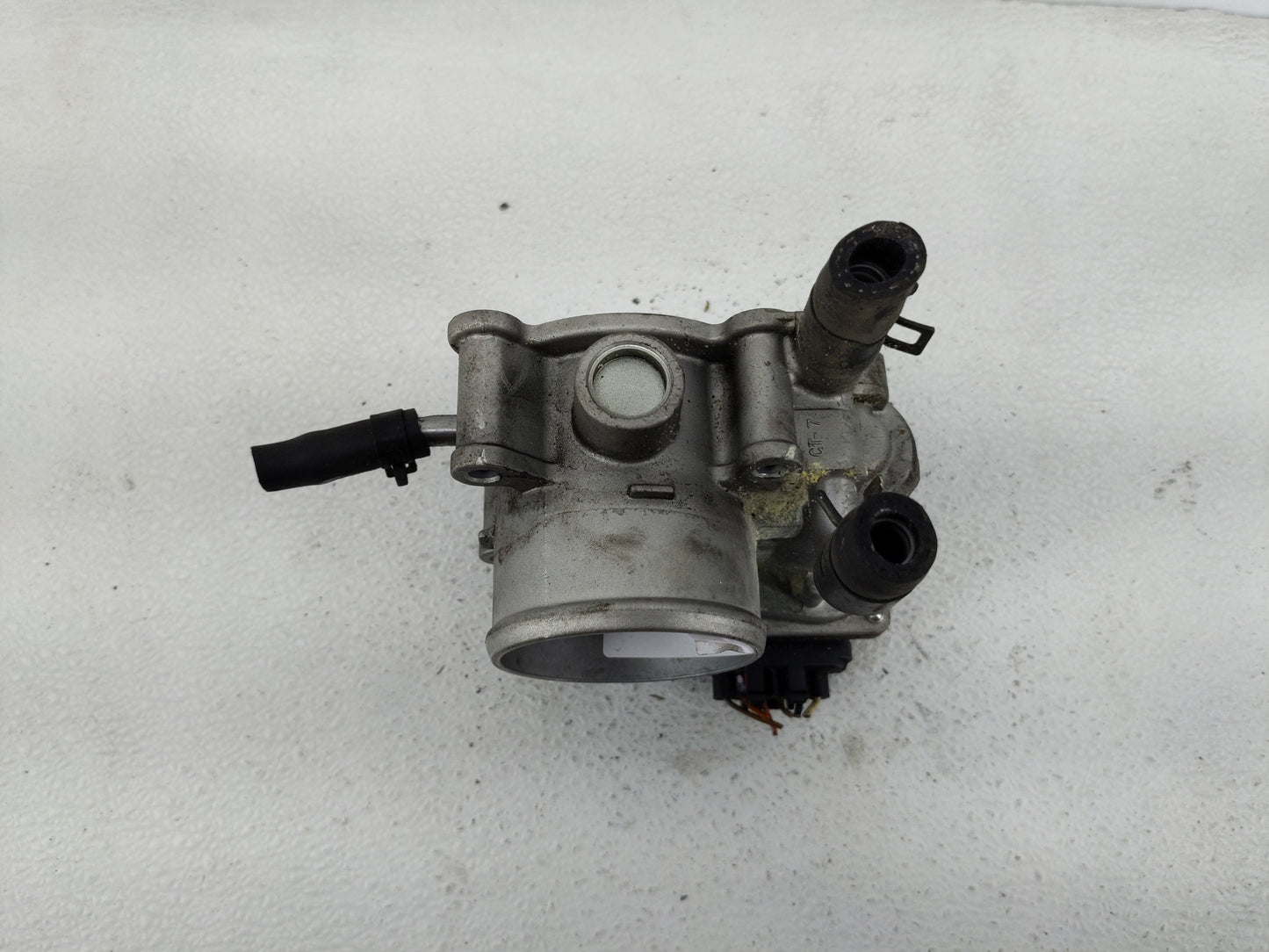 2012-2019 Hyundai Accent Throttle Body P/N:35100-2B300 Fits Fits 2012 2013 2014 2015 2016 2017 2018 2019 OEM Used Auto Parts