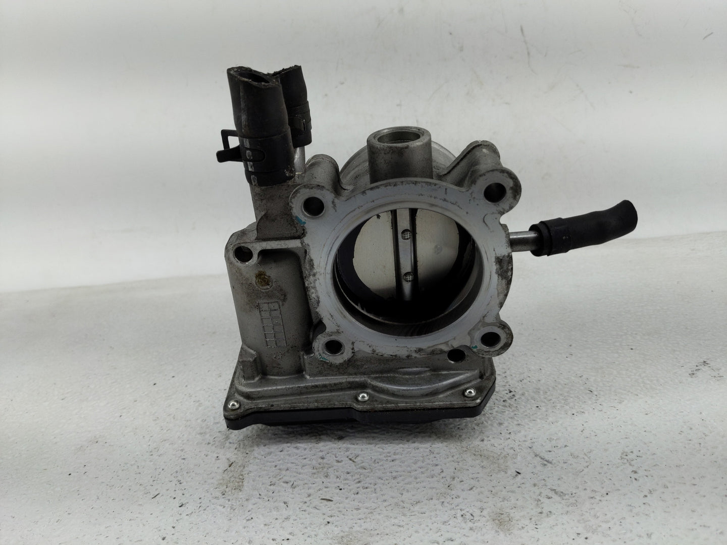 2012-2019 Hyundai Accent Throttle Body P/N:35100-2B300 Fits Fits 2012 2013 2014 2015 2016 2017 2018 2019 OEM Used Auto Parts