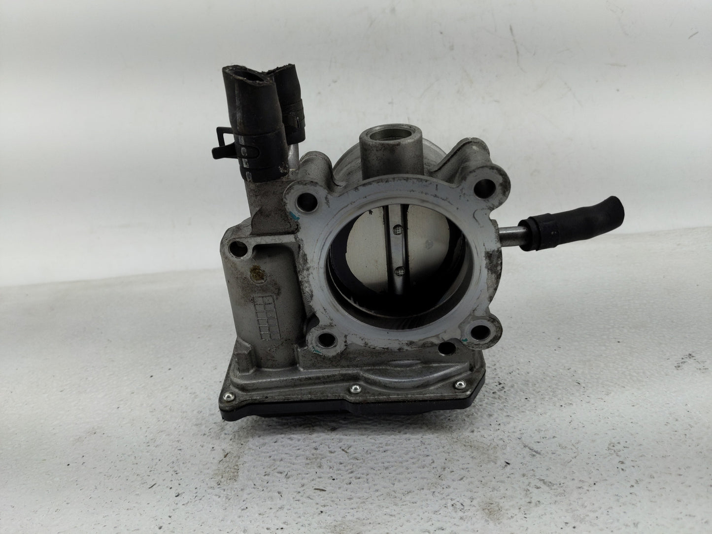 2012-2019 Hyundai Accent Throttle Body P/N:35100-2B300 Fits Fits 2012 2013 2014 2015 2016 2017 2018 2019 OEM Used Auto Parts