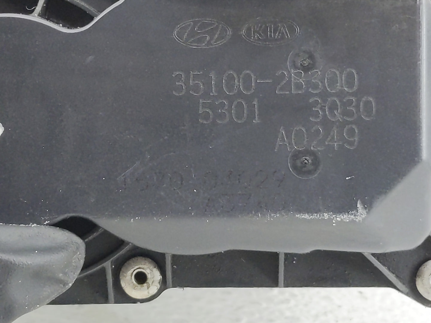 2012-2019 Hyundai Accent Throttle Body P/N:35100-2B300 Fits Fits 2012 2013 2014 2015 2016 2017 2018 2019 OEM Used Auto Parts