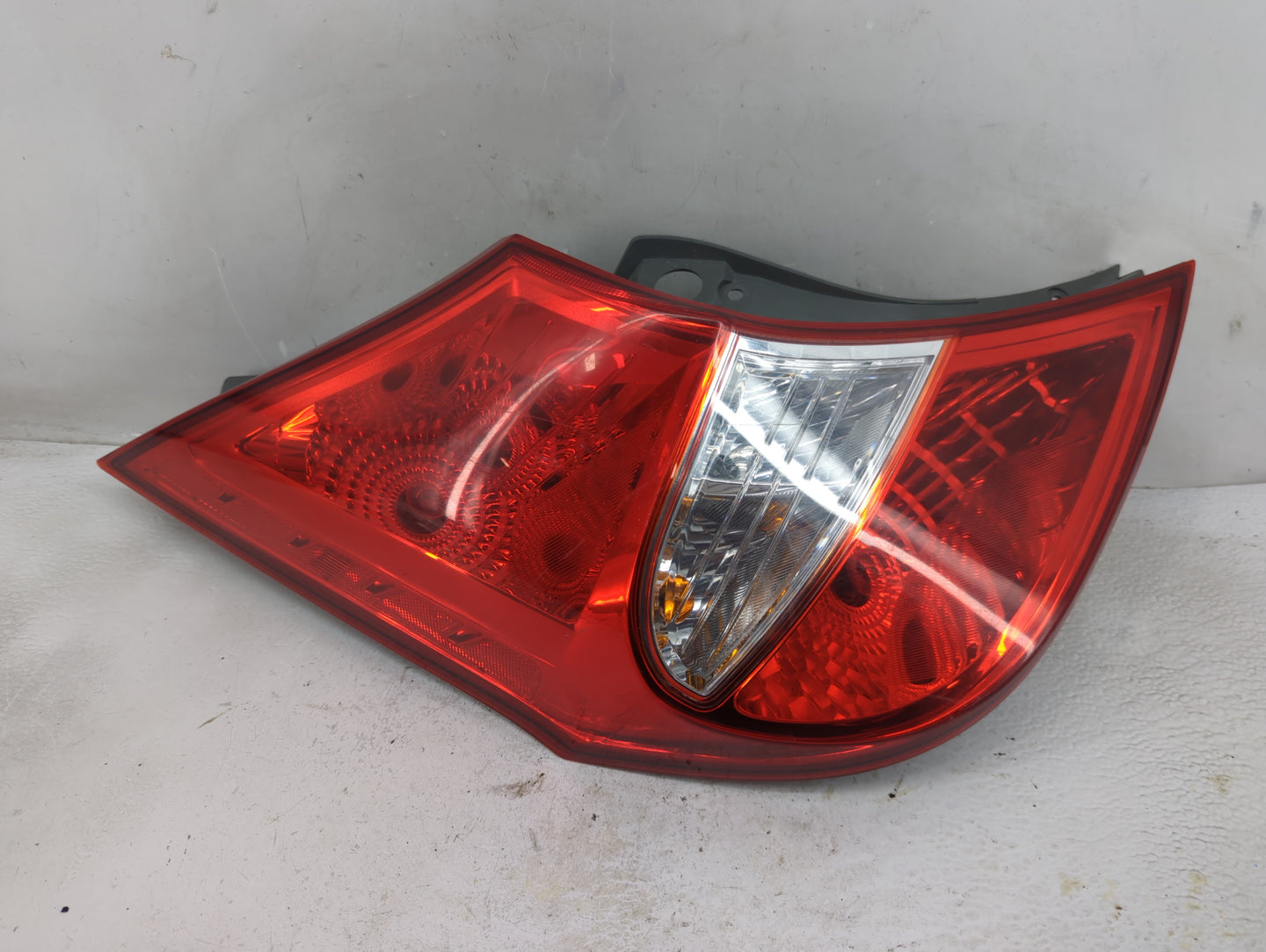 2012-2014 Hyundai Accent Tail Light Assembly Driver Left OEM P/N:09242CC01 Fits Fits 2012 2013 2014 OEM Used Auto Parts - Oe