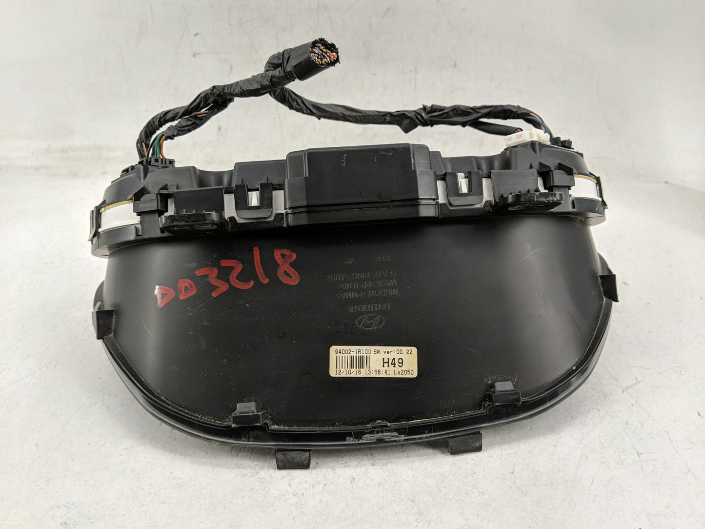 2012-2013 Hyundai Accent Instrument Cluster Speedometer Gauges P/N:94002-1R100 Fits Fits 2012 2013 OEM Used Auto Parts - Oem