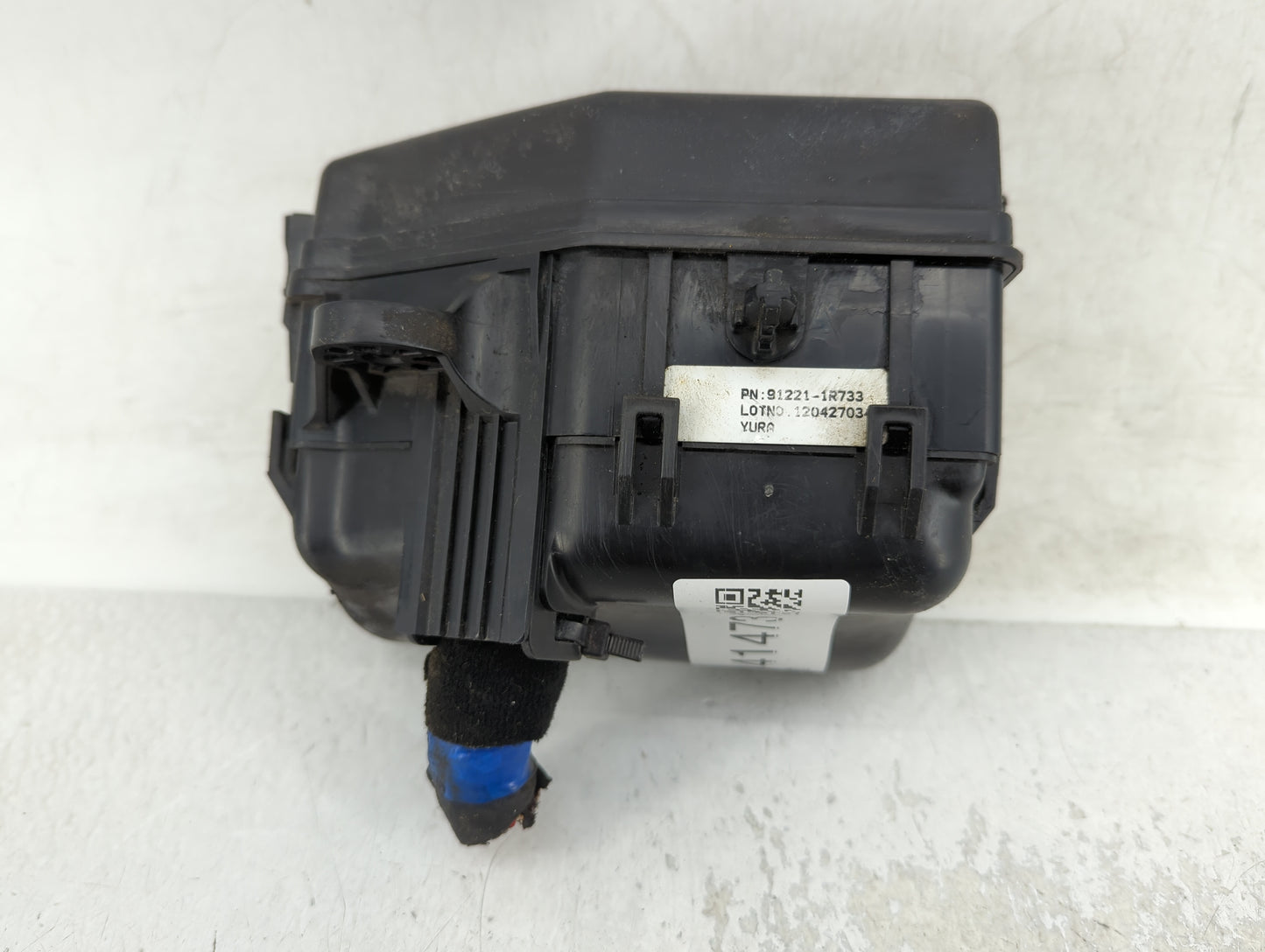2012-2013 Hyundai Accent Fusebox Fuse Box Panel Relay Module P/N:91221-1R733 Fits Fits 2012 2013 OEM Used Auto Parts - Oemus
