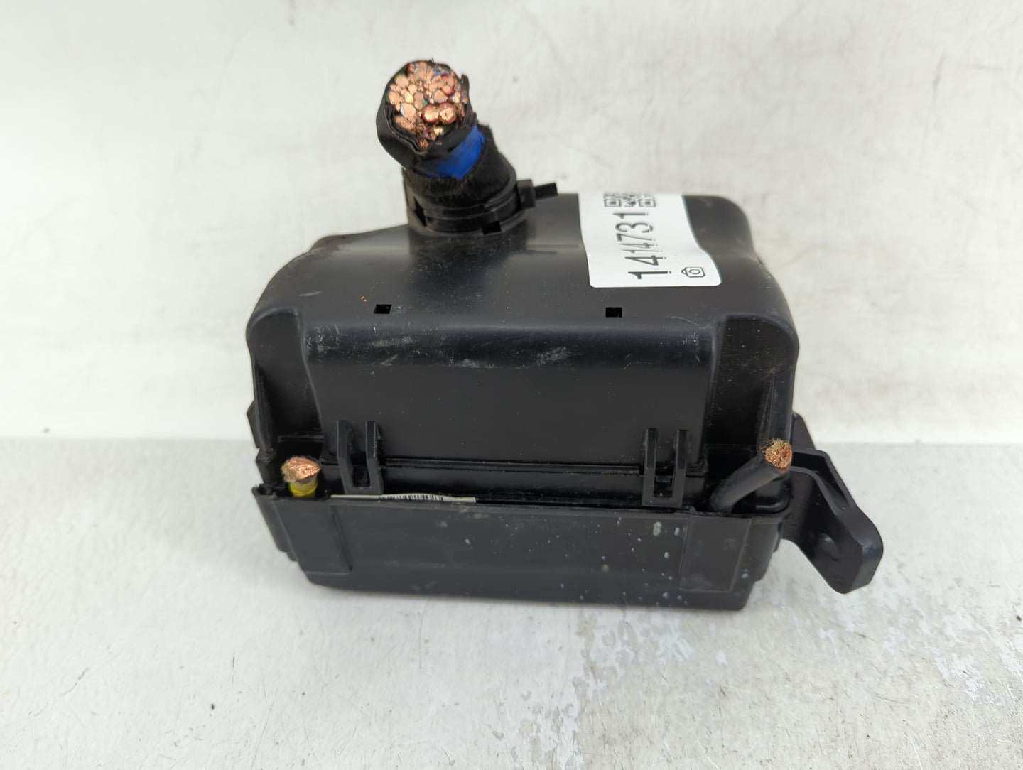 2012-2013 Hyundai Accent Fusebox Fuse Box Panel Relay Module P/N:91221-1R733 Fits Fits 2012 2013 OEM Used Auto Parts - Oemus