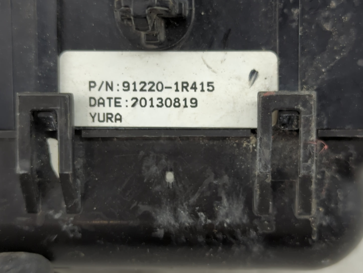 2013-2014 Hyundai Accent Fusebox Fuse Box Panel Relay Module P/N:91220-1R415 Fits Fits 2013 2014 OEM Used Auto Parts - Oemus