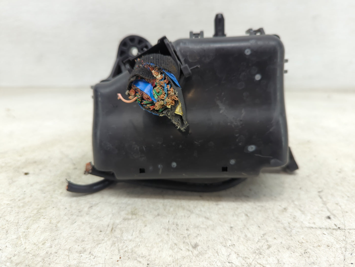 2012-2013 Hyundai Accent Fusebox Fuse Box Panel Relay Module P/N:91221-1R533 18790-01031 Fits Fits 2012 2013 OEM Used Auto P