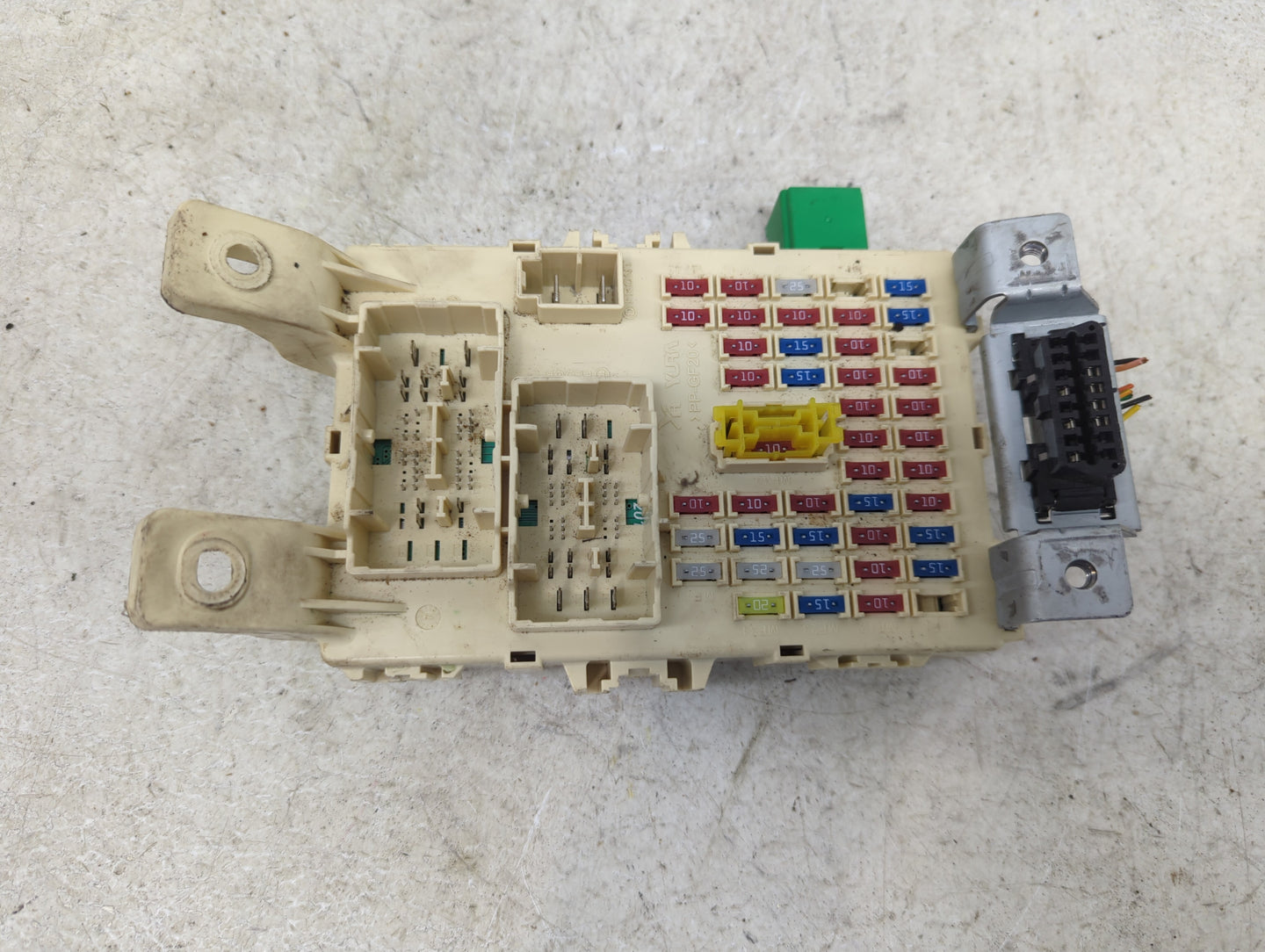 2013 Hyundai Accent Fusebox Fuse Box Panel Relay Module P/N:91950-1R542 10-13904-002, 95240-3X130 Fits OEM Used Auto Parts -