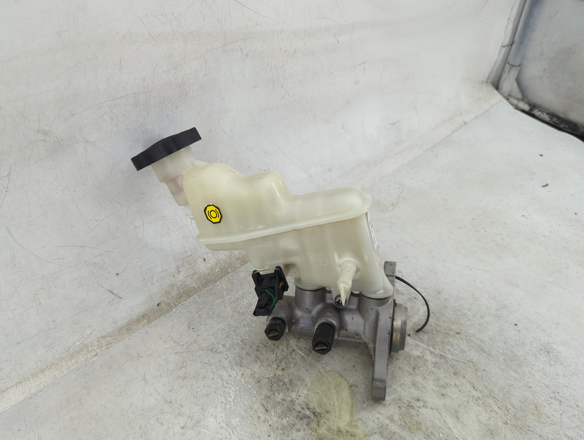 2012-2017 Hyundai Accent Brake Master Cylinder 1490733 - Oemusedautoparts1.com