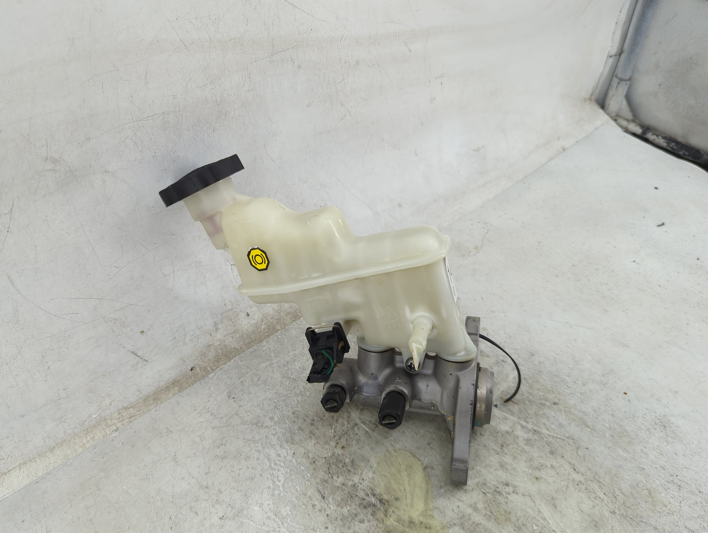 2012-2017 Hyundai Accent Brake Master Cylinder 1490733 - Oemusedautoparts1.com