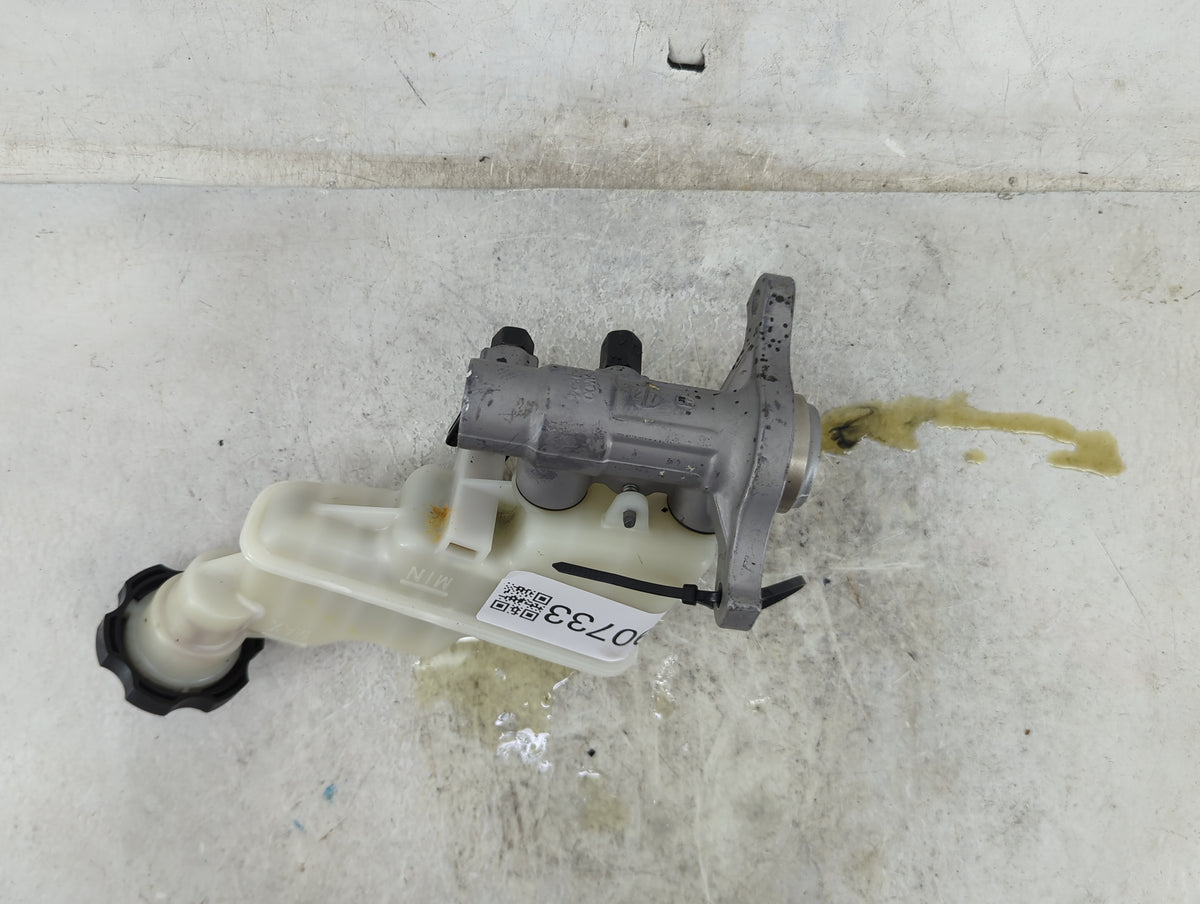 2012-2017 Hyundai Accent Brake Master Cylinder 1490733 - Oemusedautoparts1.com