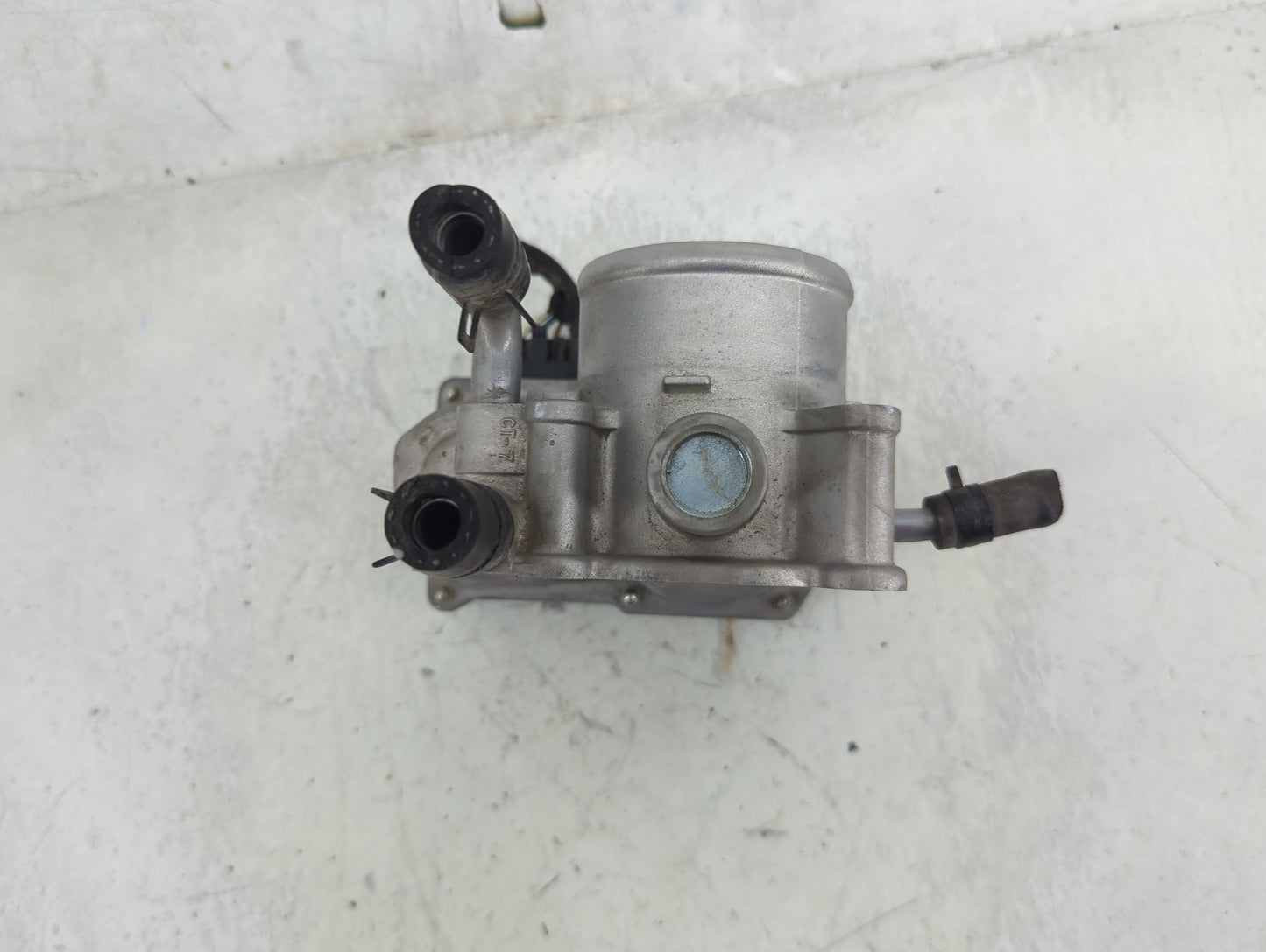 2012-2019 Hyundai Accent Throttle Body P/N:35100-2B300 Fits Fits 2012 2013 2014 2015 2016 2017 2018 2019 OEM Used Auto Parts