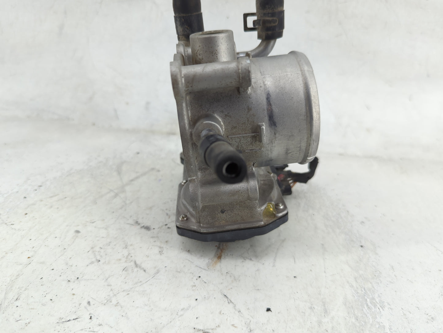 2012-2019 Hyundai Accent Throttle Body P/N:35100-2B300 Fits Fits 2012 2013 2014 2015 2016 2017 2018 2019 OEM Used Auto Parts