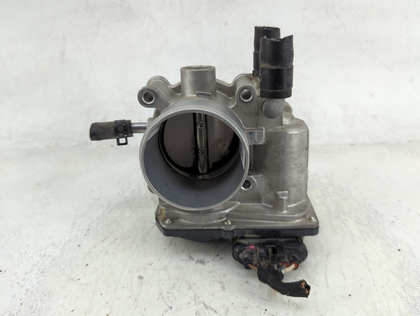 2012-2019 Hyundai Accent Throttle Body P/N:35100-2B300 Fits Fits 2012 2013 2014 2015 2016 2017 2018 2019 OEM Used Auto Parts