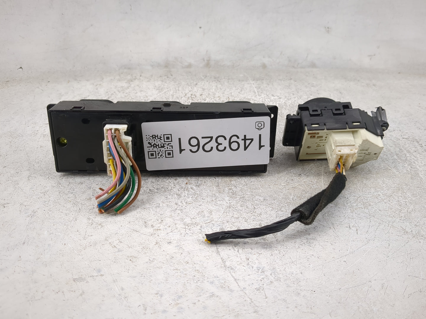 2012-2017 Hyundai Accent Master Power Window Switch Replacement Driver Side Left P/N:MBG0983 93570-1R111 Fits OEM Used Auto 