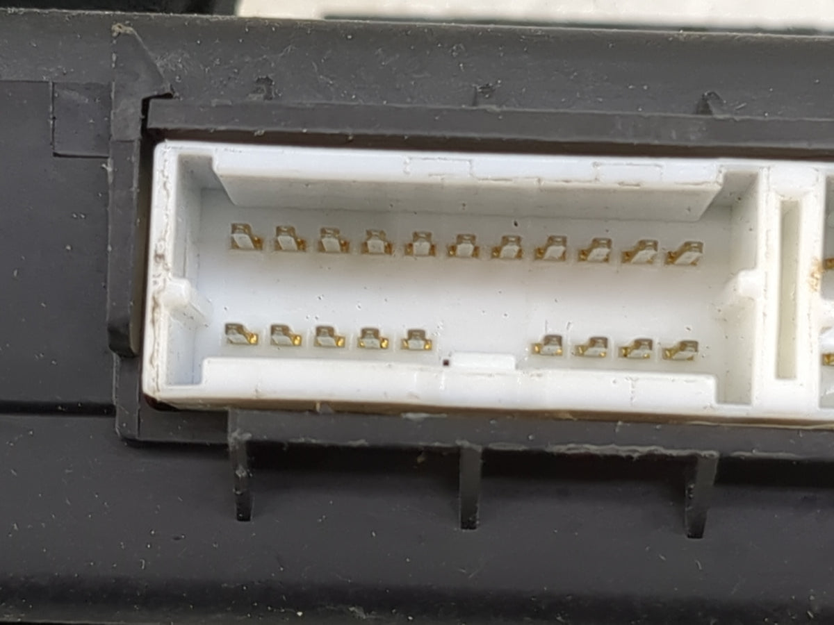 2012-2013 Hyundai Accent Body Control Module Bcm 95400-1r201 - Oemusedautoparts1.com