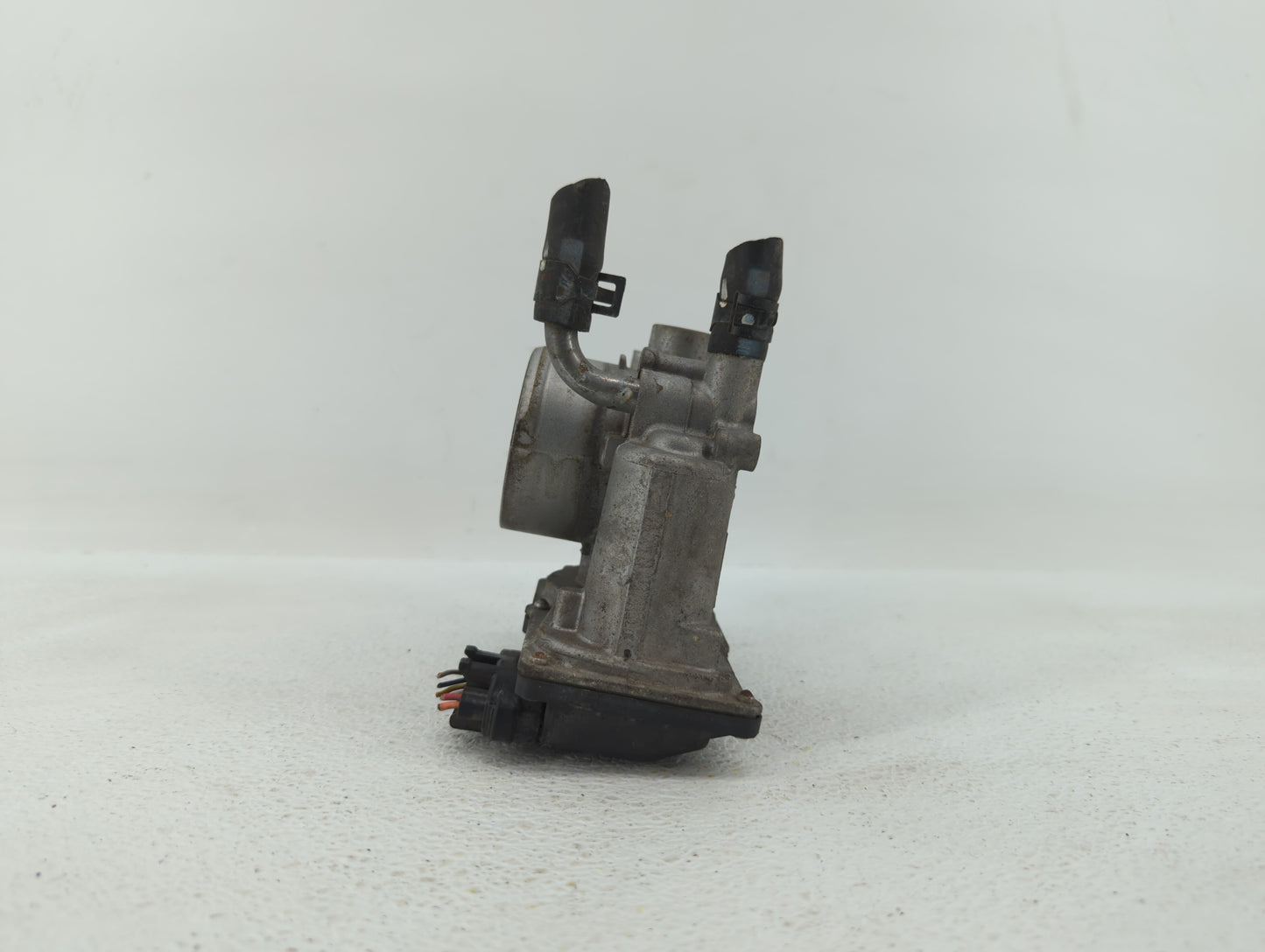 2012-2019 Hyundai Accent Throttle Body P/N:35100-2B300 Fits Fits 2012 2013 2014 2015 2016 2017 2018 2019 OEM Used Auto Parts