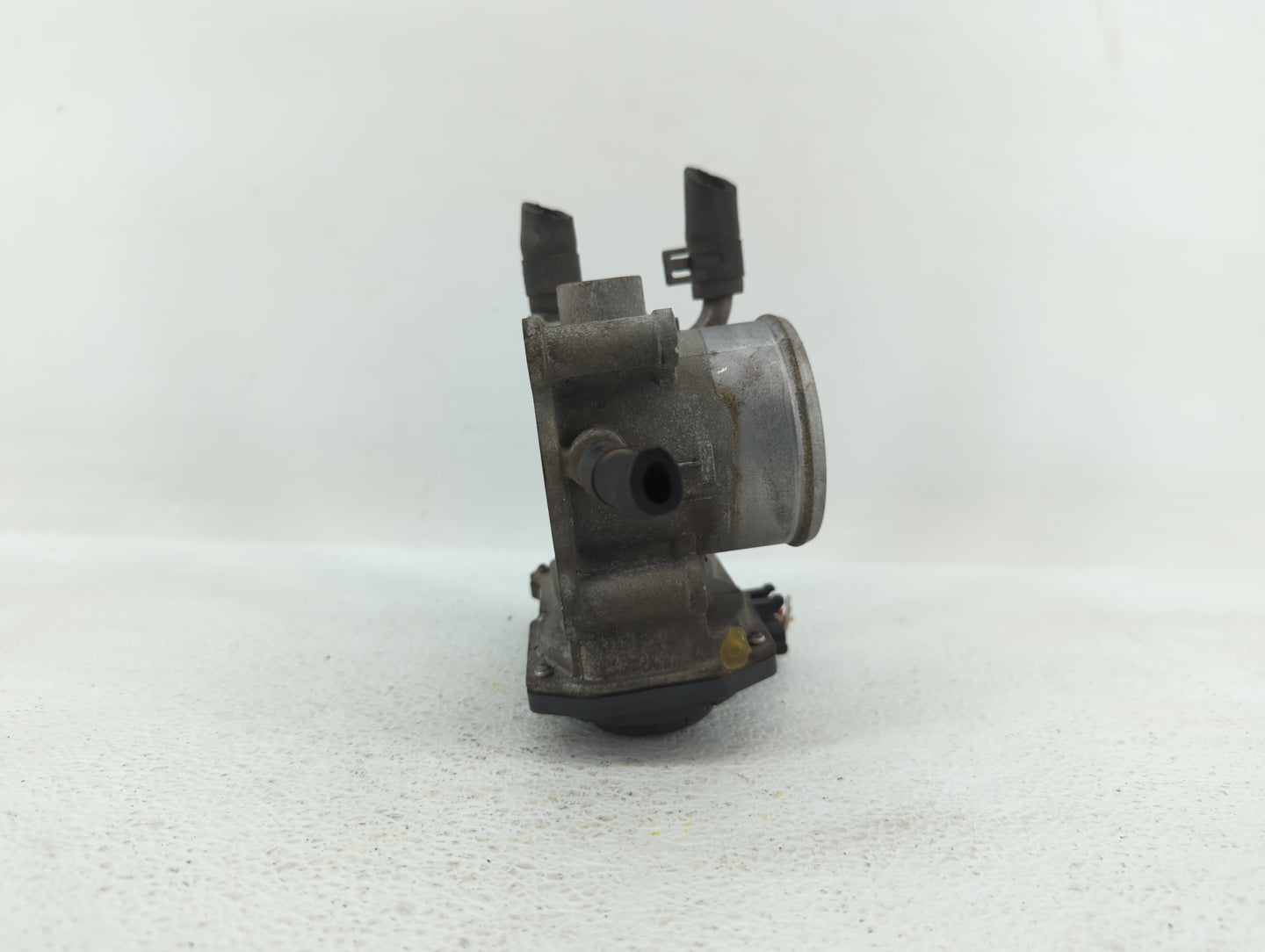 2012-2019 Hyundai Accent Throttle Body P/N:35100-2B300 Fits Fits 2012 2013 2014 2015 2016 2017 2018 2019 OEM Used Auto Parts