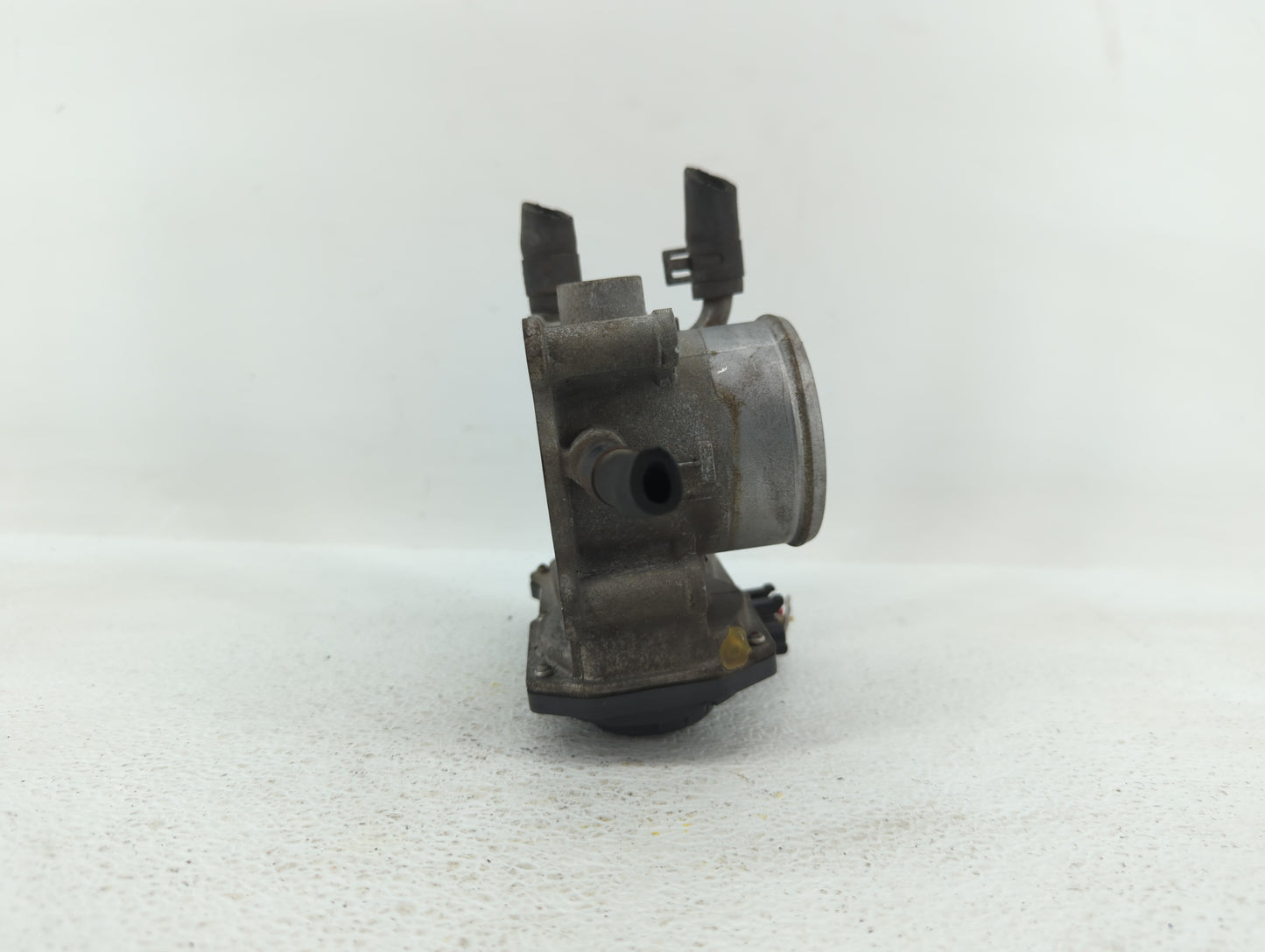 2012-2019 Hyundai Accent Throttle Body P/N:35100-2B300 Fits Fits 2012 2013 2014 2015 2016 2017 2018 2019 OEM Used Auto Parts