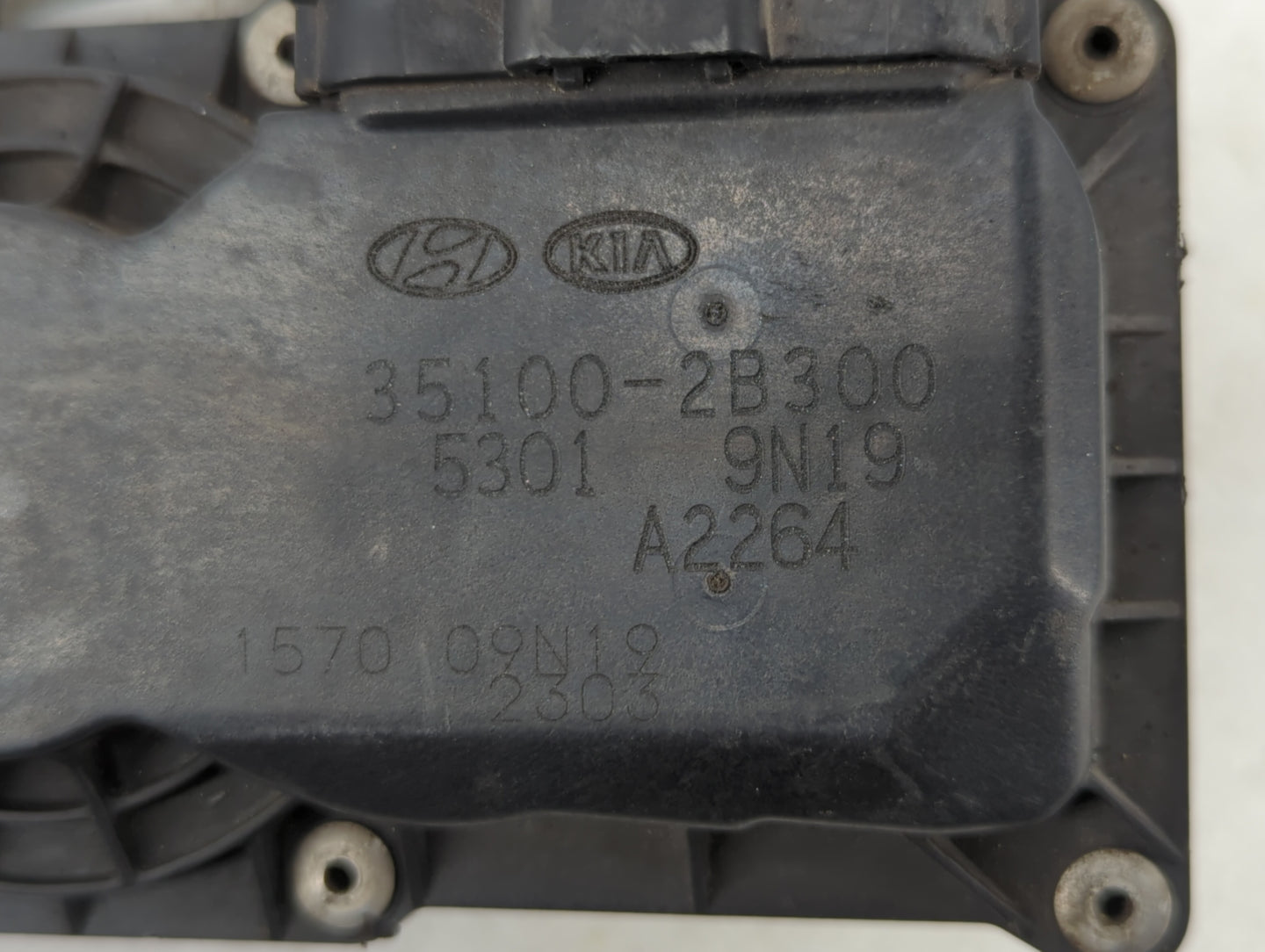 2012-2019 Hyundai Accent Throttle Body P/N:35100-2B300 Fits Fits 2012 2013 2014 2015 2016 2017 2018 2019 OEM Used Auto Parts