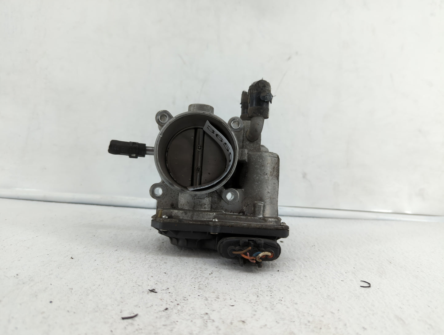 2012-2019 Hyundai Accent Throttle Body P/N:35100-2B300 Fits Fits 2012 2013 2014 2015 2016 2017 2018 2019 OEM Used Auto Parts