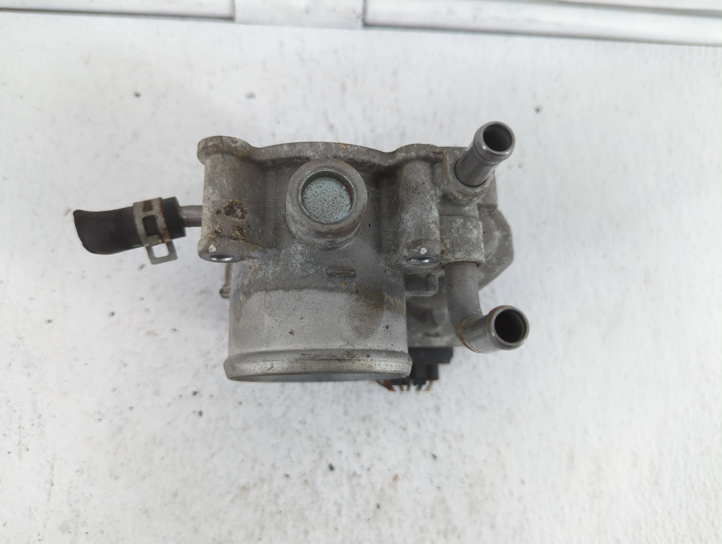 2012-2019 Hyundai Accent Throttle Body P/N:35100-2B300 Fits Fits 2012 2013 2014 2015 2016 2017 2018 2019 OEM Used Auto Parts