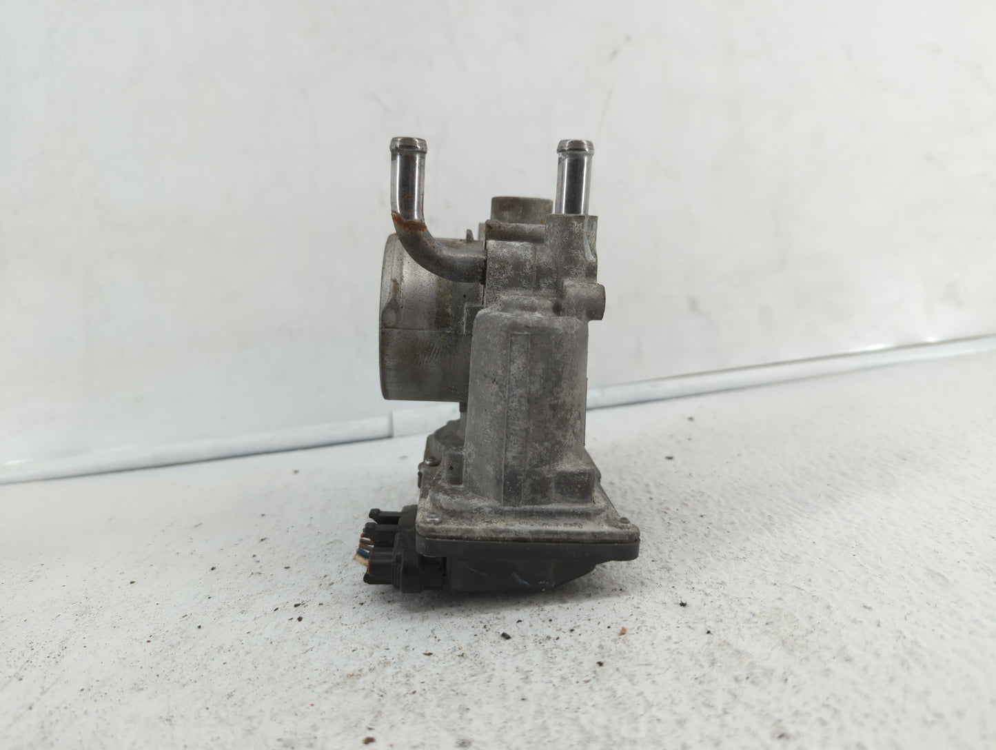 2012-2019 Hyundai Accent Throttle Body P/N:35100-2B300 Fits Fits 2012 2013 2014 2015 2016 2017 2018 2019 OEM Used Auto Parts