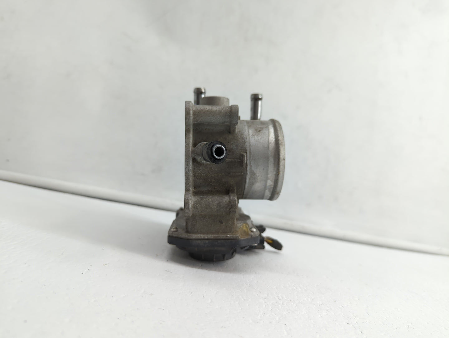 2012-2019 Hyundai Accent Throttle Body P/N:35100-2B300 Fits Fits 2012 2013 2014 2015 2016 2017 2018 2019 OEM Used Auto Parts