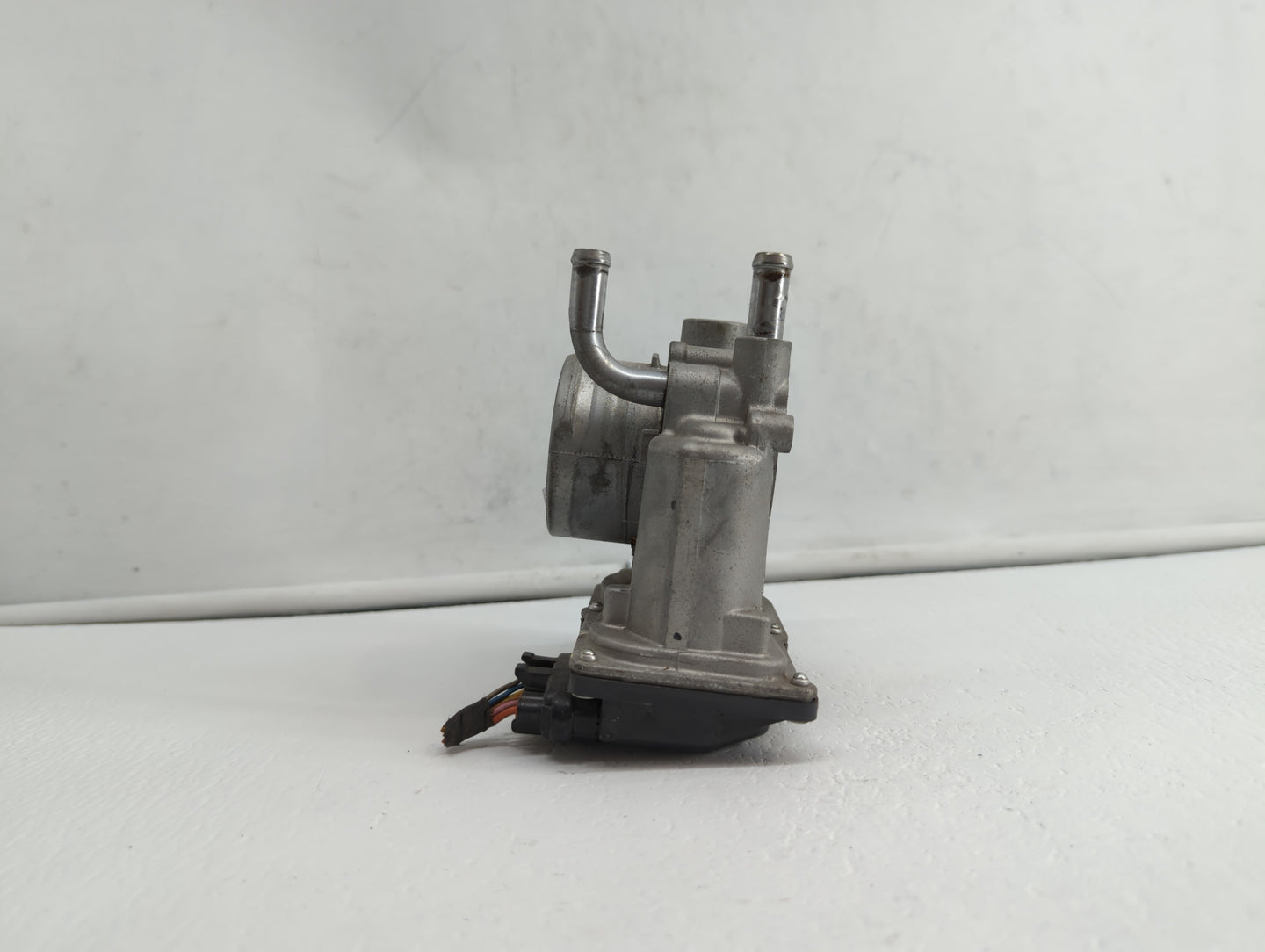 2012-2019 Hyundai Accent Throttle Body P/N:35100-2B300 Fits Fits 2012 2013 2014 2015 2016 2017 2018 2019 OEM Used Auto Parts
