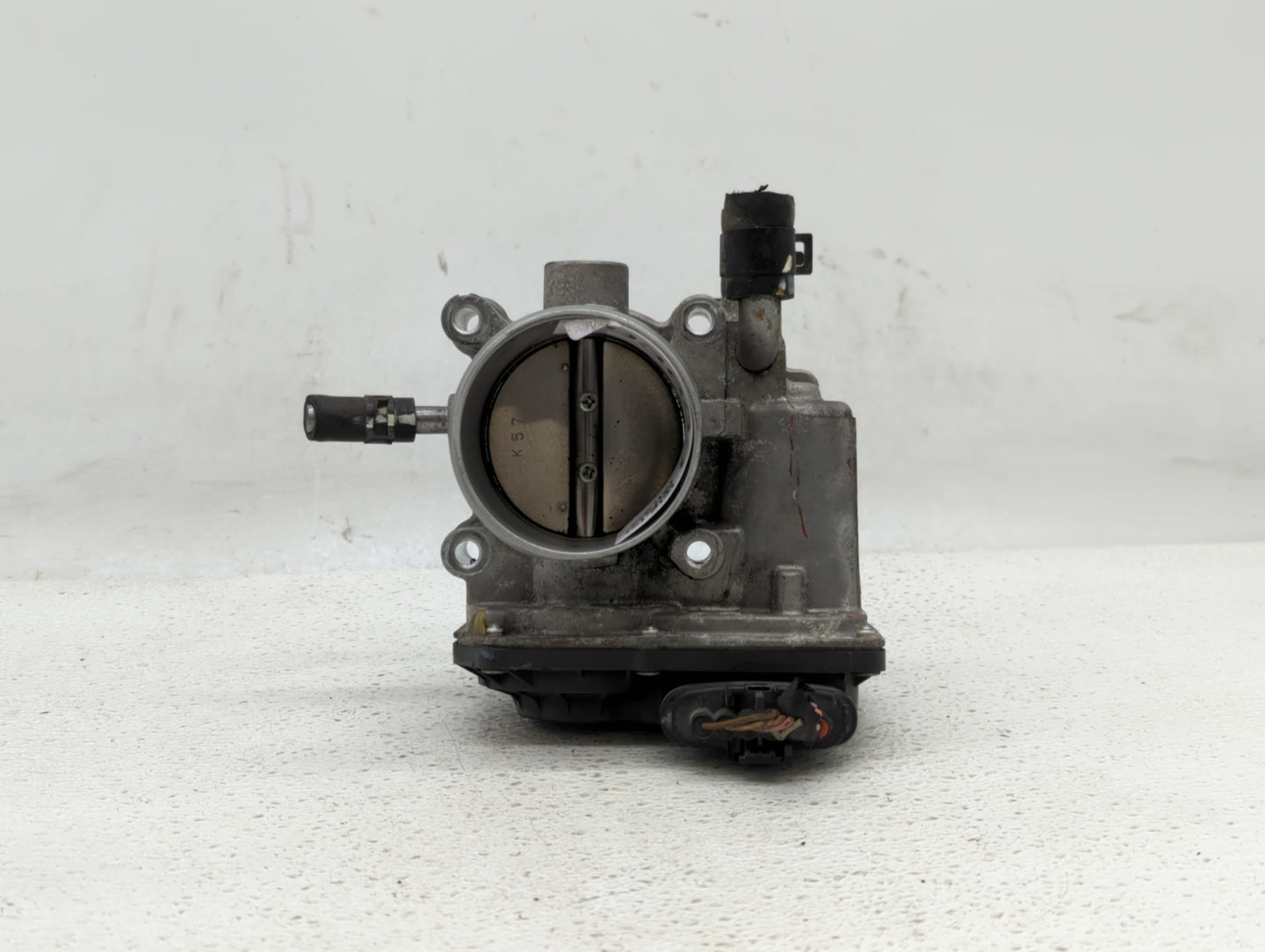 2012-2019 Hyundai Accent Throttle Body P/N:35100-2B300 Fits Fits 2012 2013 2014 2015 2016 2017 2018 2019 OEM Used Auto Parts