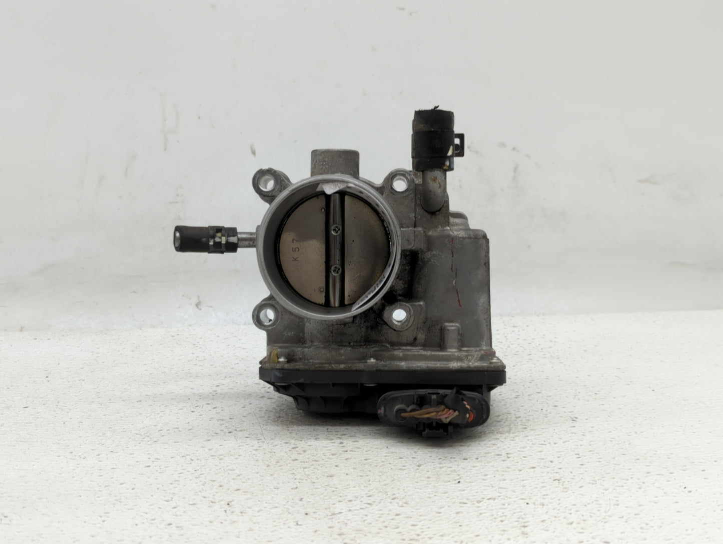 2012-2019 Hyundai Accent Throttle Body P/N:35100-2B300 Fits Fits 2012 2013 2014 2015 2016 2017 2018 2019 OEM Used Auto Parts