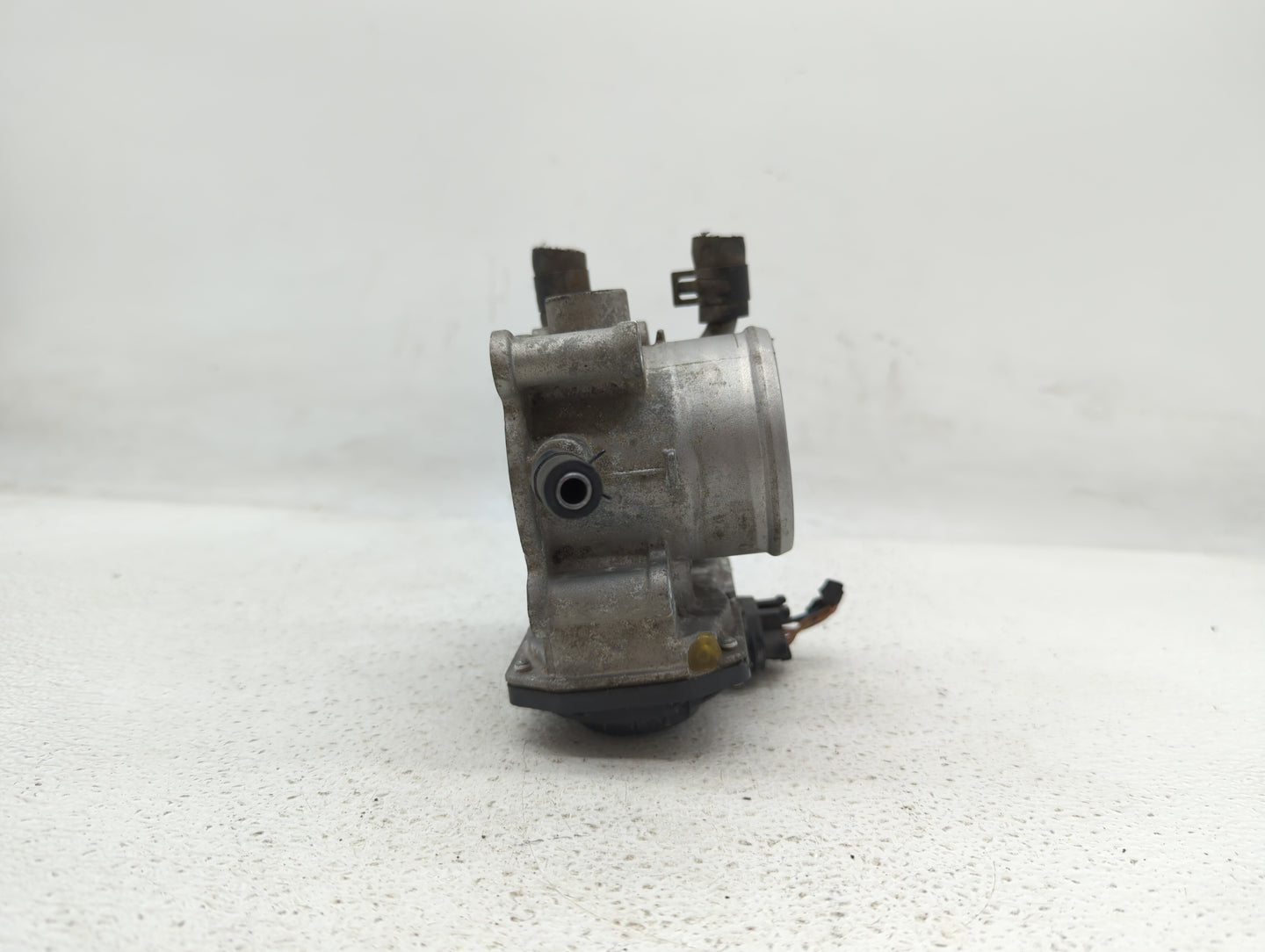 2012-2019 Hyundai Accent Throttle Body P/N:35100-2B300 Fits Fits 2012 2013 2014 2015 2016 2017 2018 2019 OEM Used Auto Parts