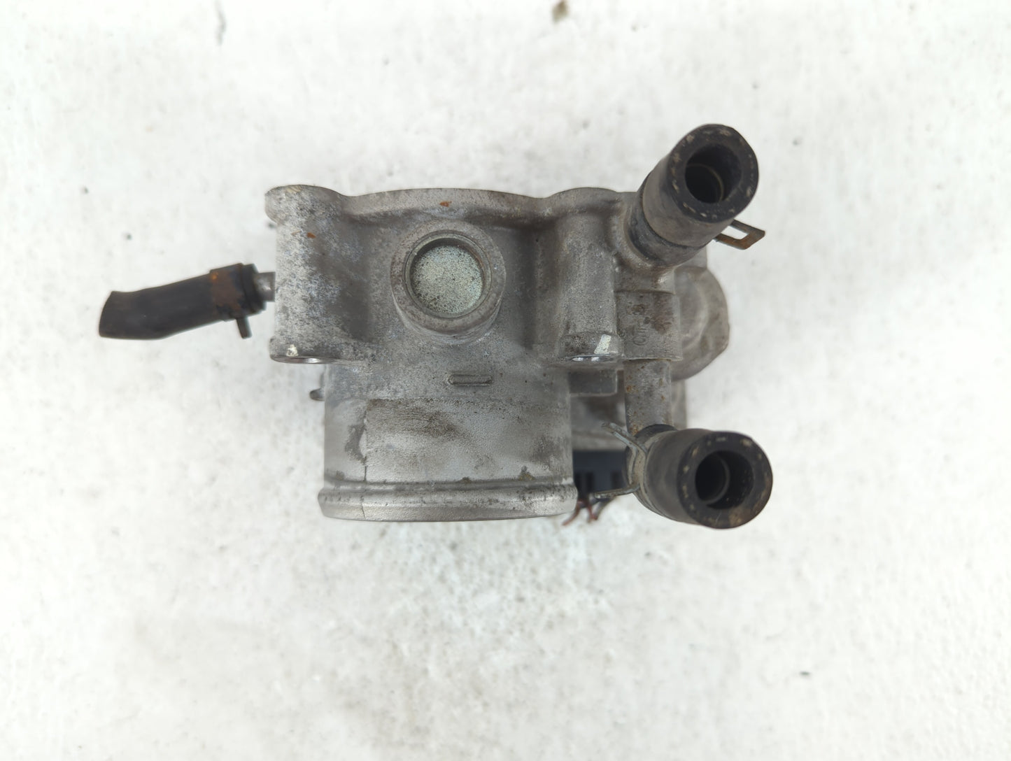 2012-2019 Hyundai Accent Throttle Body P/N:35100-2B300 Fits Fits 2012 2013 2014 2015 2016 2017 2018 2019 OEM Used Auto Parts