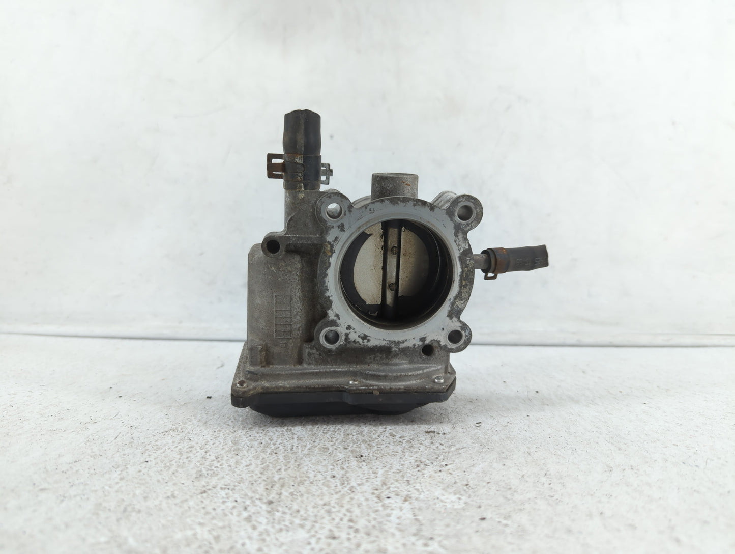 2012-2019 Hyundai Accent Throttle Body P/N:35100-2B300 Fits Fits 2012 2013 2014 2015 2016 2017 2018 2019 OEM Used Auto Parts