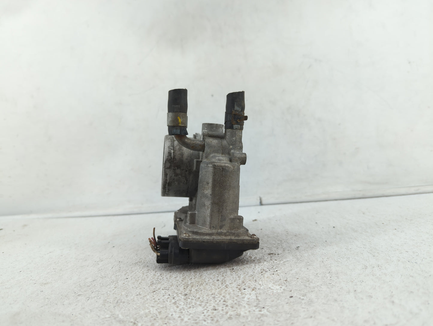 2012-2019 Hyundai Accent Throttle Body P/N:35100-2B300 Fits Fits 2012 2013 2014 2015 2016 2017 2018 2019 OEM Used Auto Parts