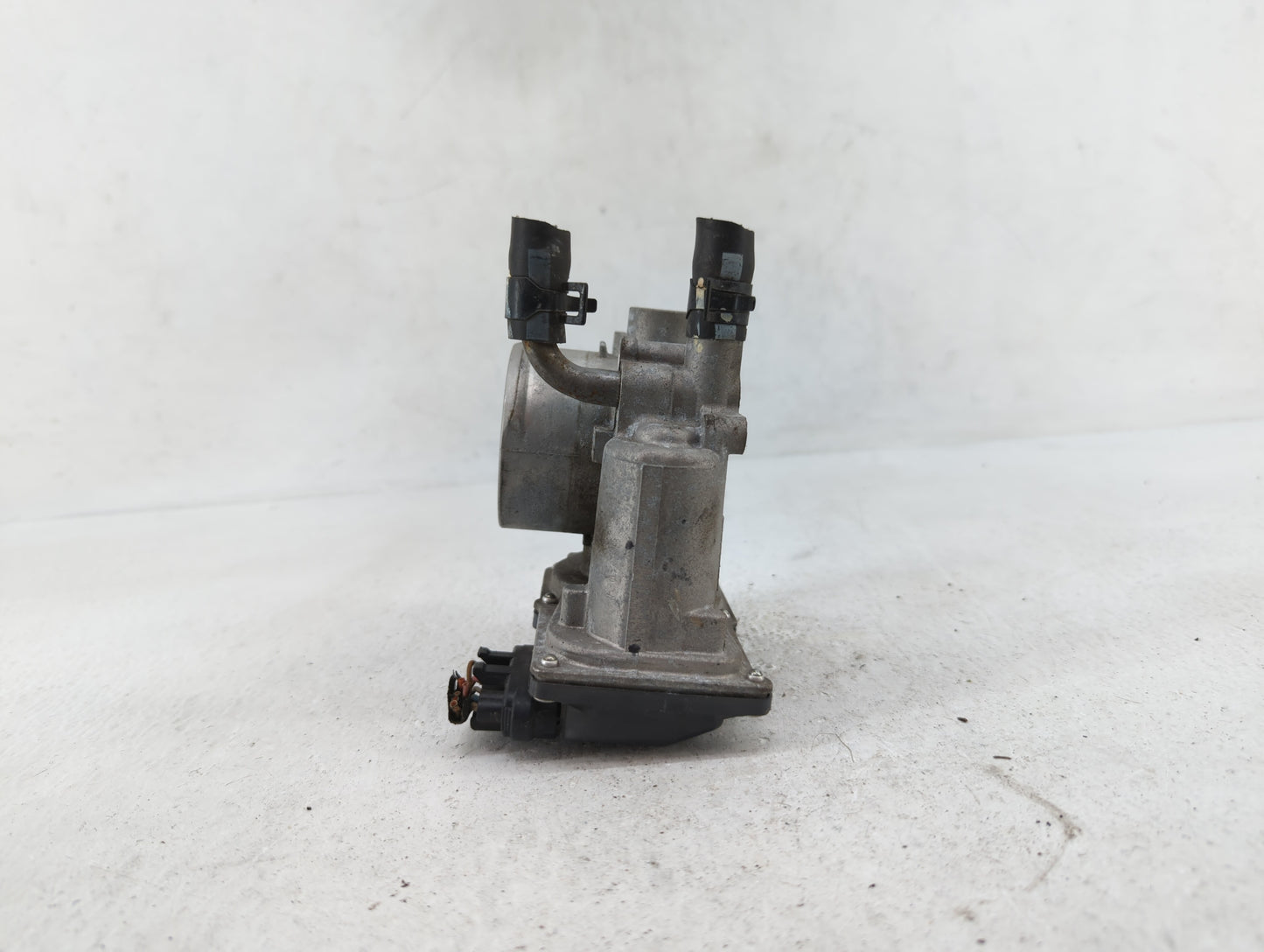 2012-2019 Hyundai Accent Throttle Body P/N:35100-2B300 Fits Fits 2012 2013 2014 2015 2016 2017 2018 2019 OEM Used Auto Parts