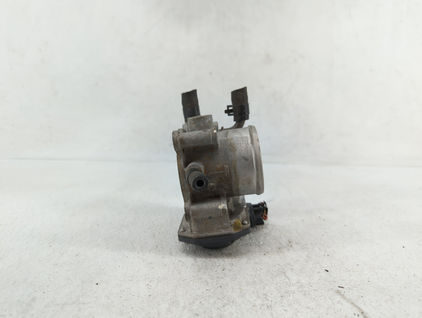 2012-2019 Hyundai Accent Throttle Body P/N:35100-2B300 Fits Fits 2012 2013 2014 2015 2016 2017 2018 2019 OEM Used Auto Parts
