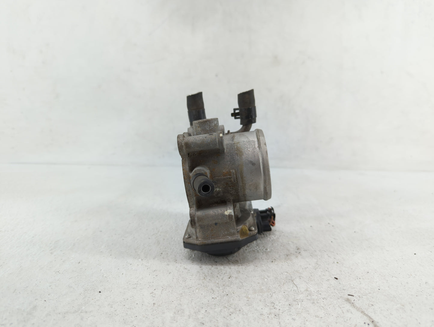 2012-2019 Hyundai Accent Throttle Body P/N:35100-2B300 Fits Fits 2012 2013 2014 2015 2016 2017 2018 2019 OEM Used Auto Parts