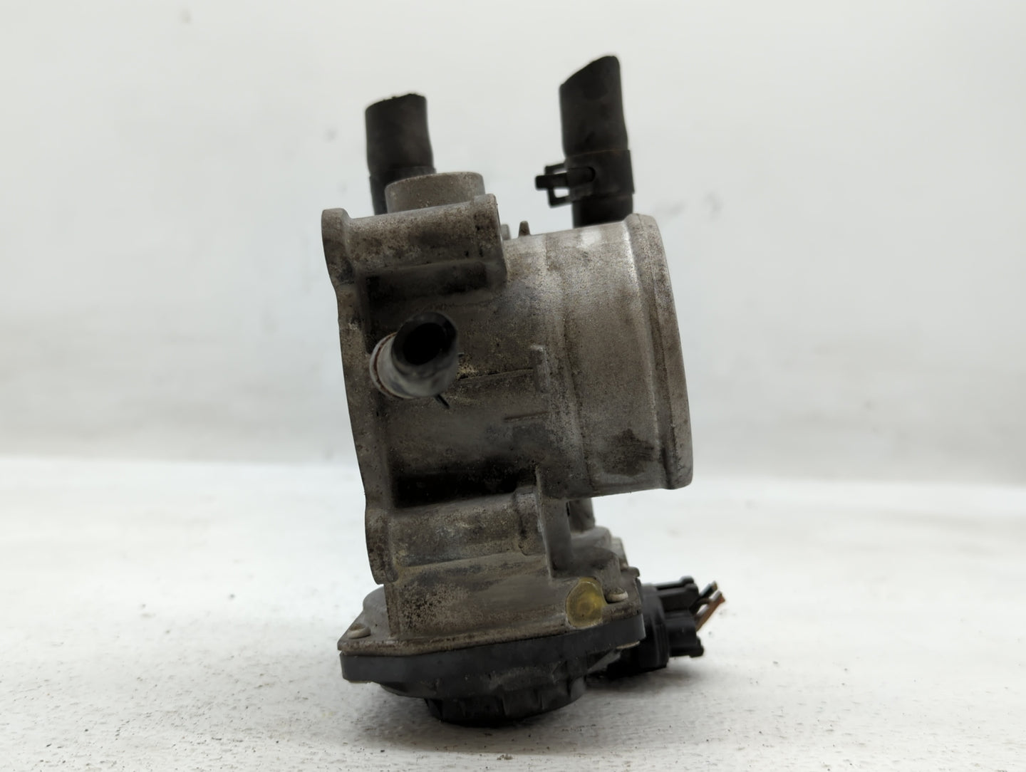 2012-2019 Hyundai Accent Throttle Body P/N:35100-2B300 Fits Fits 2012 2013 2014 2015 2016 2017 2018 2019 OEM Used Auto Parts