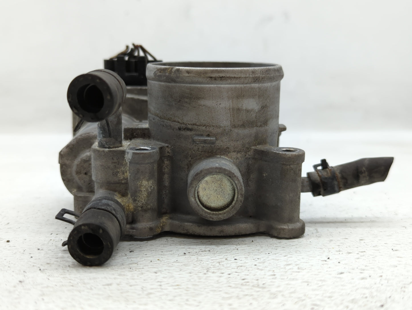 2012-2019 Hyundai Accent Throttle Body P/N:35100-2B300 Fits Fits 2012 2013 2014 2015 2016 2017 2018 2019 OEM Used Auto Parts