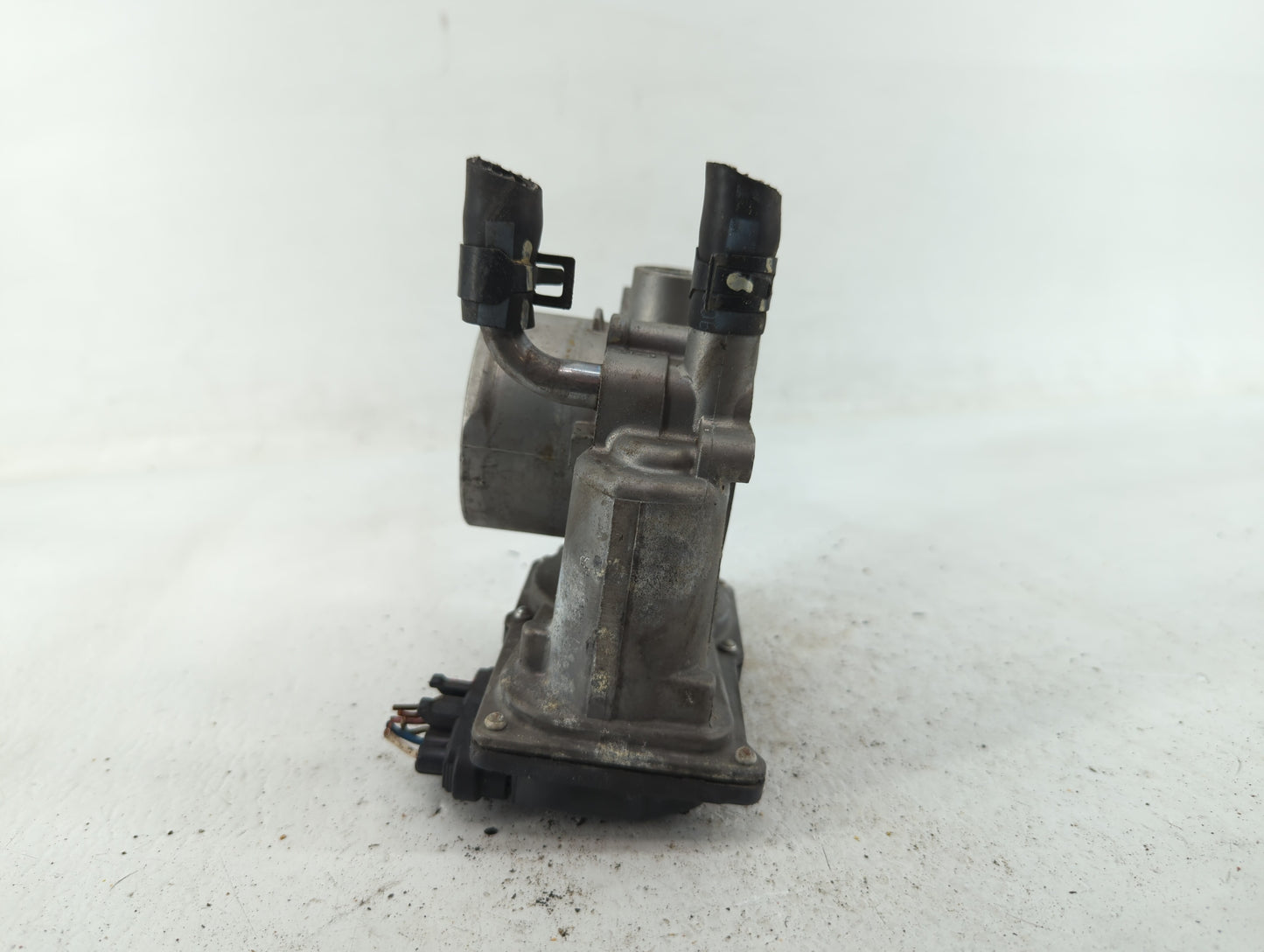 2012-2019 Hyundai Accent Throttle Body P/N:35100-2B300 Fits Fits 2012 2013 2014 2015 2016 2017 2018 2019 OEM Used Auto Parts