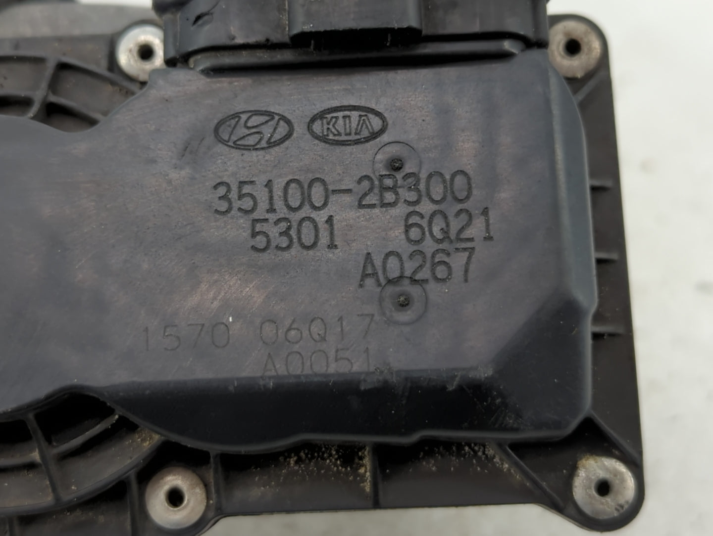 2012-2019 Hyundai Accent Throttle Body P/N:35100-2B300 Fits Fits 2012 2013 2014 2015 2016 2017 2018 2019 OEM Used Auto Parts