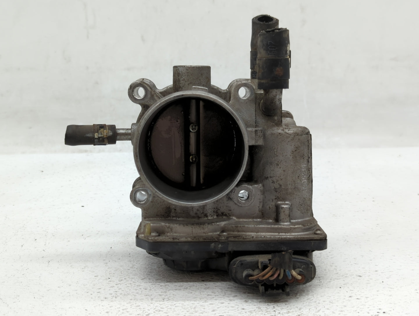 2012-2019 Hyundai Accent Throttle Body P/N:35100-2B300 Fits Fits 2012 2013 2014 2015 2016 2017 2018 2019 OEM Used Auto Parts