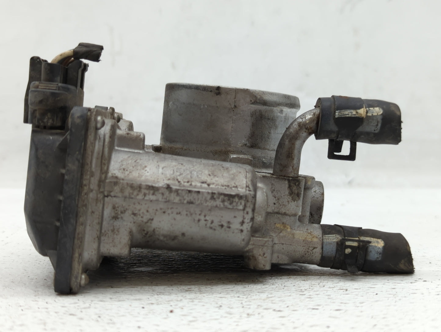 2012-2019 Hyundai Accent Throttle Body P/N:35100-2B300 Fits Fits 2012 2013 2014 2015 2016 2017 2018 2019 OEM Used Auto Parts