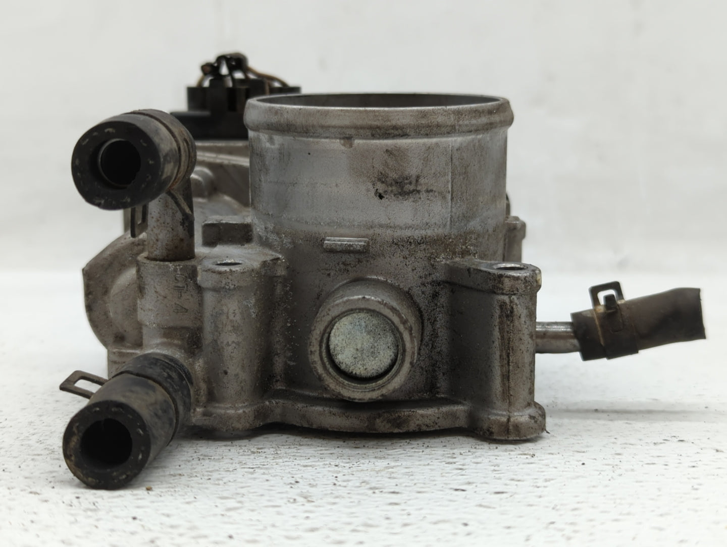 2012-2019 Hyundai Accent Throttle Body P/N:35100-2B300 Fits Fits 2012 2013 2014 2015 2016 2017 2018 2019 OEM Used Auto Parts