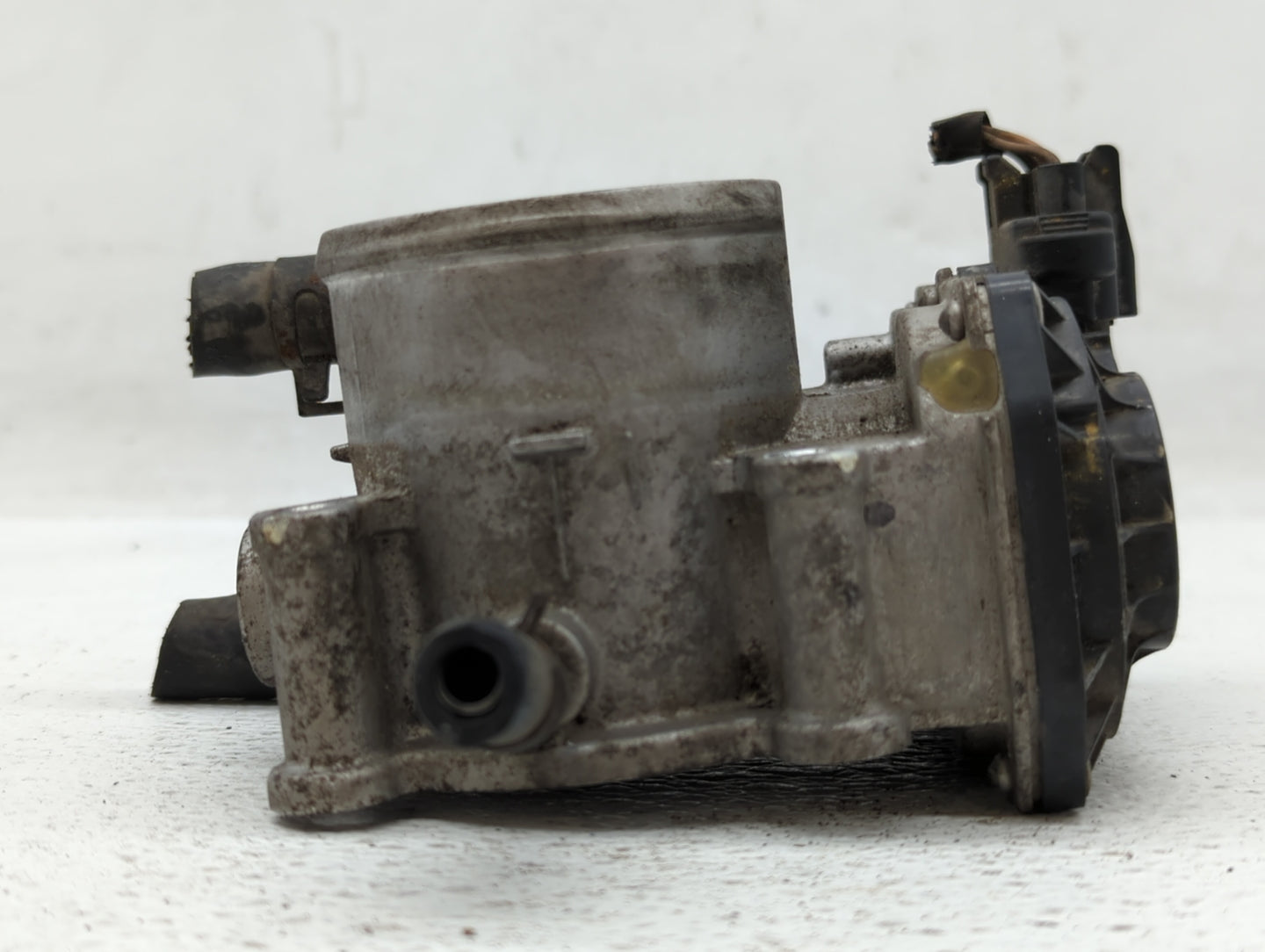 2012-2019 Hyundai Accent Throttle Body P/N:35100-2B300 Fits Fits 2012 2013 2014 2015 2016 2017 2018 2019 OEM Used Auto Parts