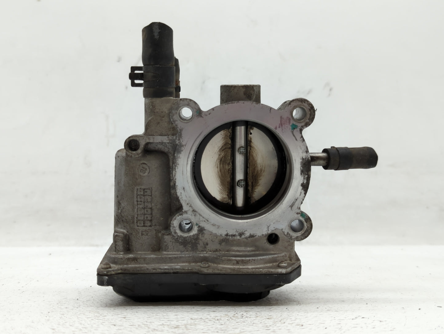 2012-2019 Hyundai Accent Throttle Body P/N:35100-2B300 Fits Fits 2012 2013 2014 2015 2016 2017 2018 2019 OEM Used Auto Parts
