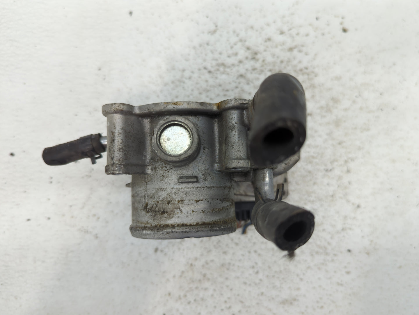 2012-2019 Hyundai Accent Throttle Body P/N:35100-2B300 Fits Fits 2012 2013 2014 2015 2016 2017 2018 2019 OEM Used Auto Parts