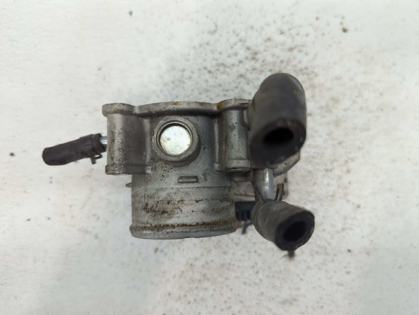 2012-2019 Hyundai Accent Throttle Body P/N:35100-2B300 Fits Fits 2012 2013 2014 2015 2016 2017 2018 2019 OEM Used Auto Parts