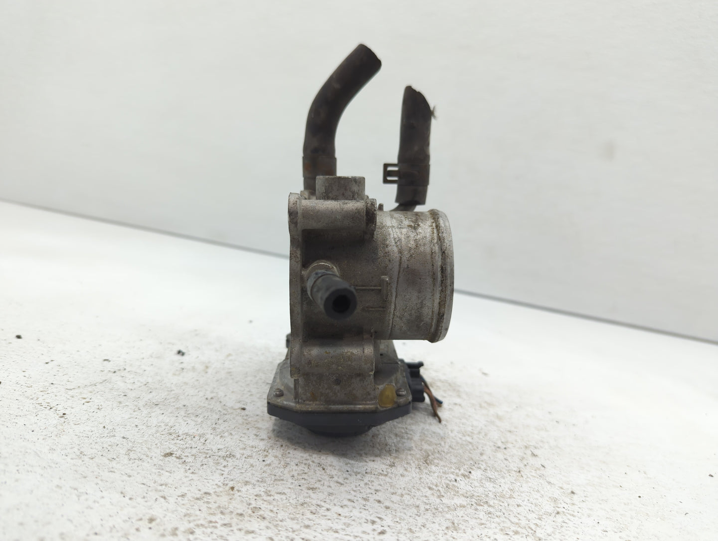2012-2019 Hyundai Accent Throttle Body P/N:35100-2B300 Fits Fits 2012 2013 2014 2015 2016 2017 2018 2019 OEM Used Auto Parts